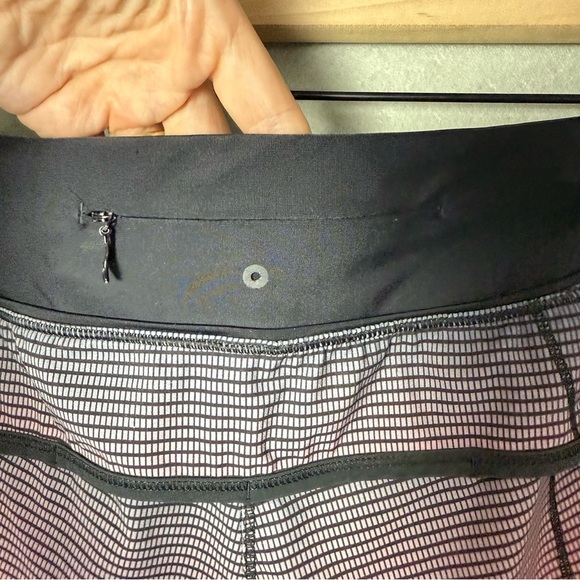 Lululemon Speed Short *H2O Gradient Speed Short Yum Yum Pink Alberta Lake/Black - Picture 5 of 9
